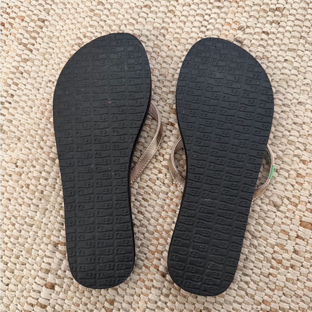 Sanuk Women’s Thong Flip Flops Rose Gold Strap Size 8 - Picture 2 of 3
